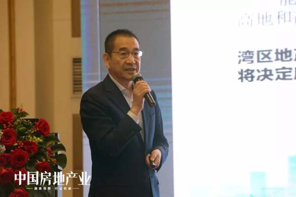 中国房地产业协会驻会名誉副会长 胡安东