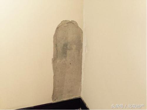 汤先生家北向墙壁被淹