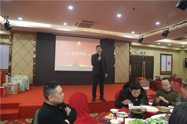  雅诗澜的老朋友，企业团队系统建设导师——李宏伟先生，作为开场嘉宾，对雅诗澜给予了美好的祝愿。