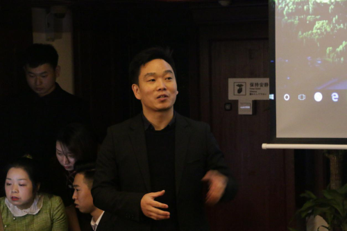 武汉理工大学可持续设计国际联合实验室执行主任 韩少华博士分享《城市公共服务中的设计趣事》▲