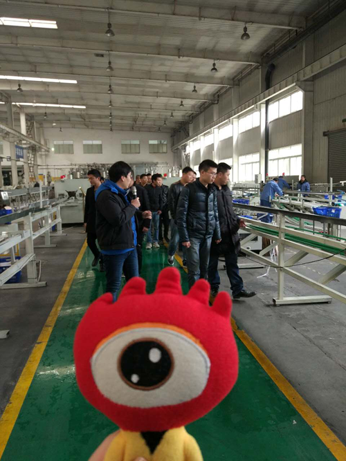 参观生产车间