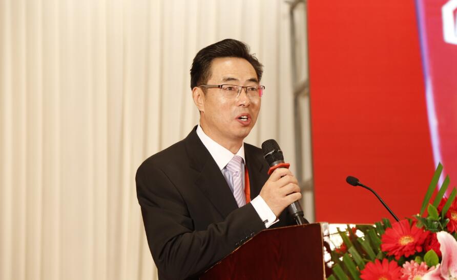 颁奖主持人：中国房地产业协会副秘书长、“广厦奖”办公室主任 王惠敏