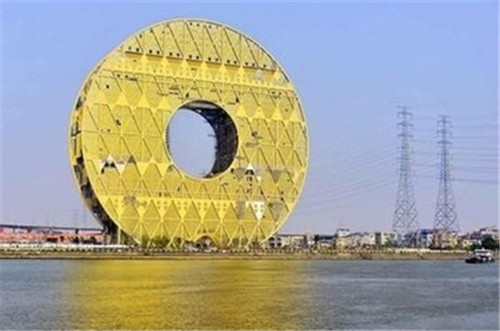 中国十大最丑建筑 错位楼入选以为显卡坏了!_新浪房产_新浪网