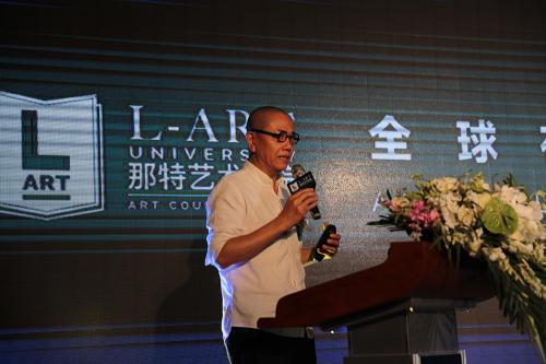 著名艺术家及学者陈丹青在那特开学典礼现场演讲