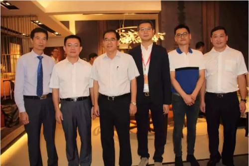 东莞市市长梁维东视察第36届名家具展