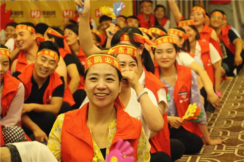 此次促销启动会开始之前，金牌砍价师金宝为我们带来了新的热场形式，丰富多彩的团队游戏竞赛将整场大会推向了高潮，更让整个团队陷入了沉思。“责任”、“执行”、“团结”深深印在每个人的心中，相信在接下来的推广过程中所有人将全力以赴、众志成诚，为这共同的目标奋进。