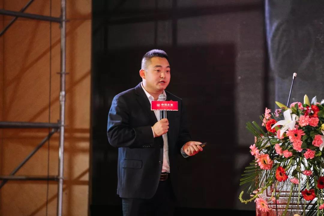 箭牌橱柜分公司总经理  吴攀峰  做2017总结及2018规划