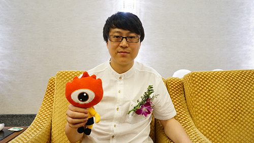 ▲韩文强老师与小浪合影