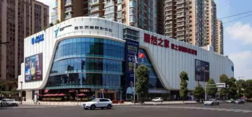 居然之家•家之尊国际家居馆
你与国际家居生活的距离，
只有一个家之尊。

