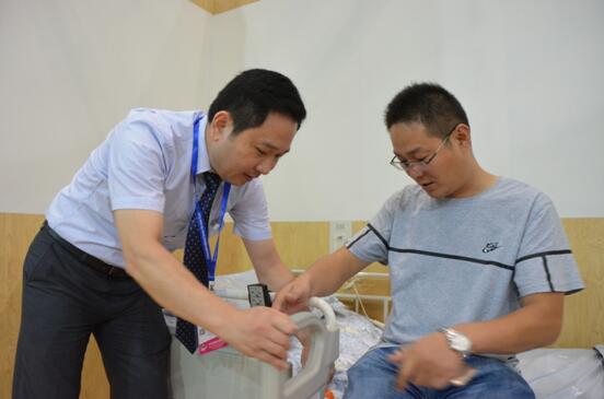 来宾体验日医的介护机构内部设施