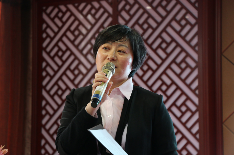 上海市室内环境净化行业协会副会长兼秘书长王芳做主题发言