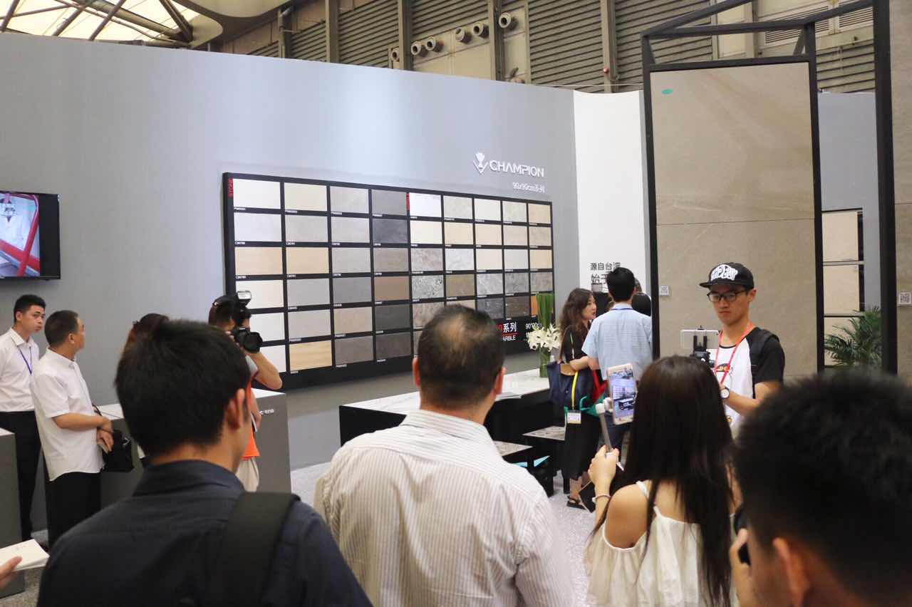 展厅现场人气满满