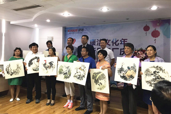 幸运客户和王占府合影 