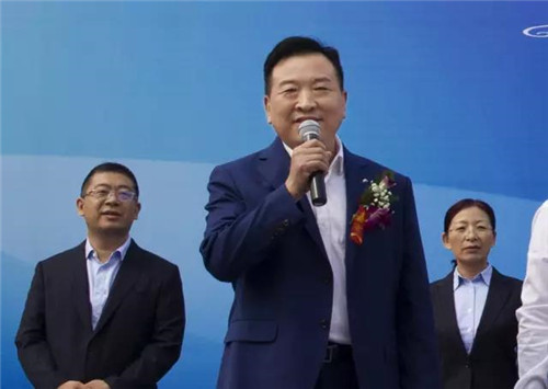 陕西省建材商会会长 西安大明宫建材家居股份有限公司董事长王天春先生 宣布本届博览会盛大开幕