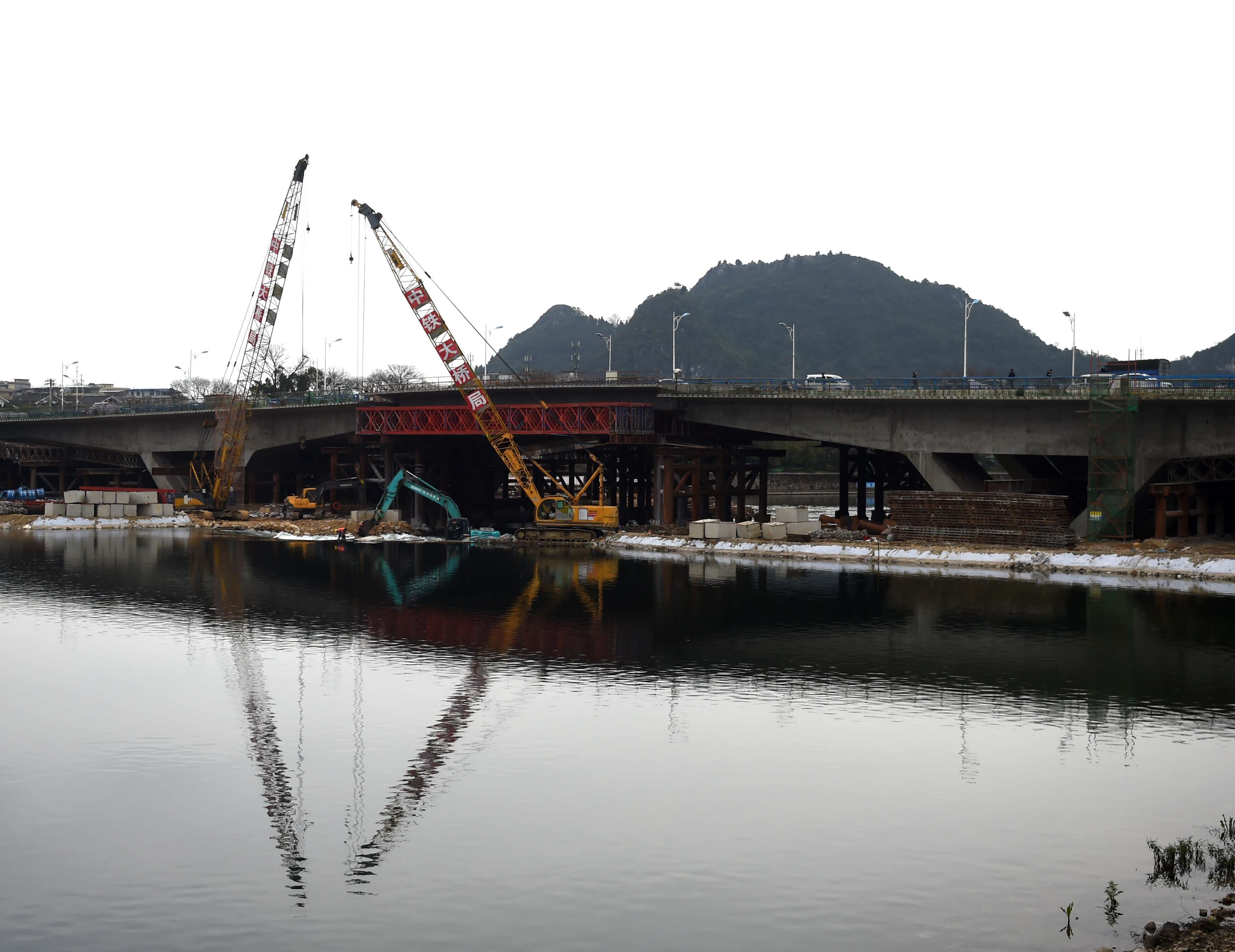 漓江桥扩建工程主桥已合龙 龙门大桥新建工程全线贯通