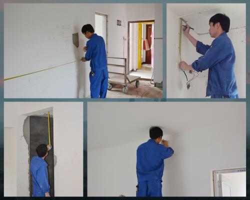 安装工程师在进行打孔、布管准备