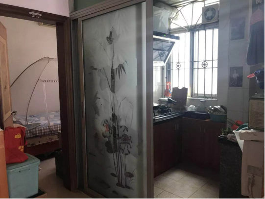 半开放式厨房实拍