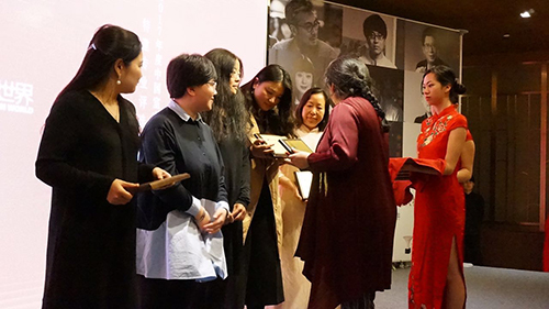 CIID叶红女士为“中国室内设计影响力人物特邀专业评选媒体”授牌