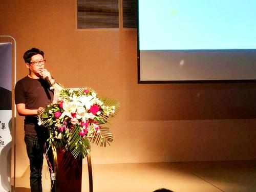 西南民族大学艺术学院设计系主任、研究生导师谭欣教授
