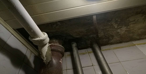 卫生间地面渗水至邻居家顶板