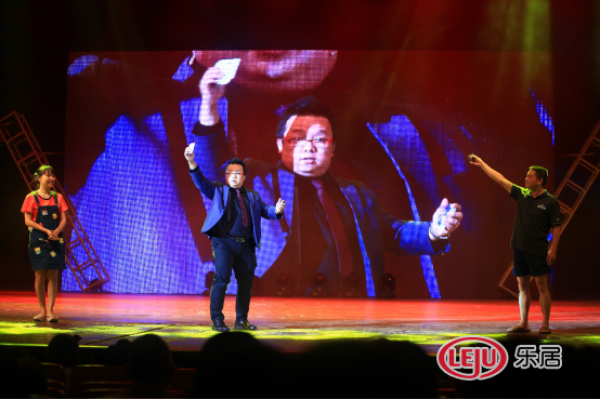 千人见证奇迹 招商雍景湾惊天魔盗团魔幻秀火爆开演