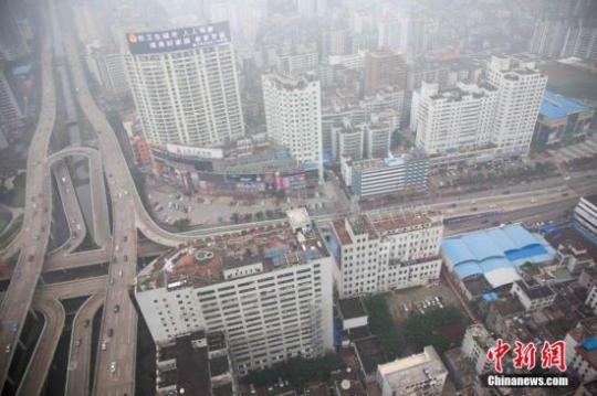 中国多地接连出台楼市调控新政 能否稳住房价