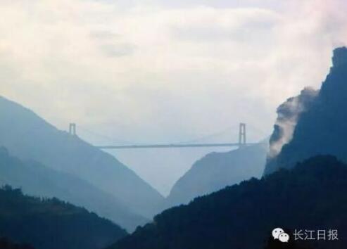 壮观!世界第一高桥就在湖北 建桥时火箭帮了大