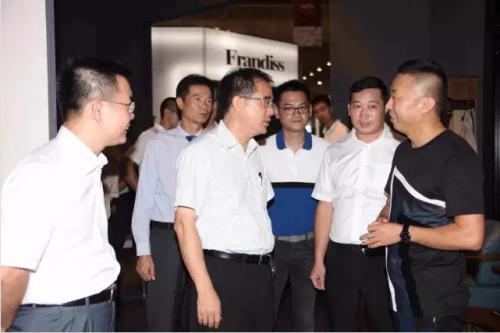 东莞市市长梁维东视察第36届名家具展