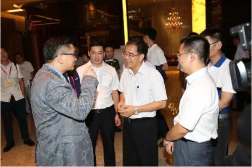 东莞市市长梁维东视察第36届名家具展