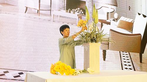 别具一格的插花艺术表演