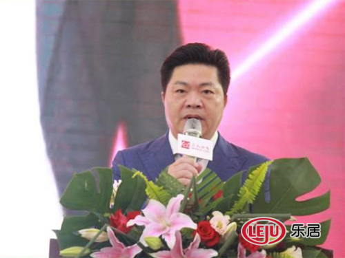 深圳市家具行业协会会长/深圳市左右家私有限公司董事长黄华坤