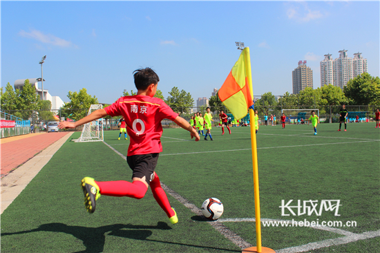 河北华夏幸福杯全国足球训练营在秦皇岛开营