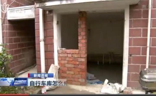 上海一小区自行车库成了出租房 存在严重安全