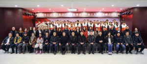 省市领导、新闻媒体和部分农民工代表共同见证赠捐仪式