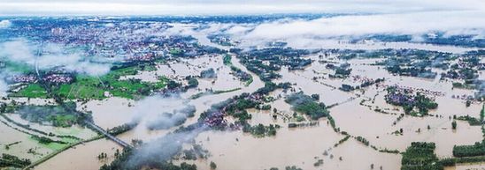武汉各方众志成城迎战洪灾 房地产开发商在干