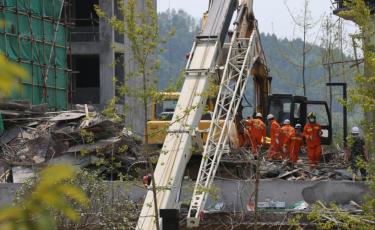 四川阆中在建楼盘支模架垮塌 已致6死4伤