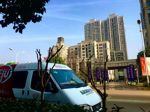 采访专车出发