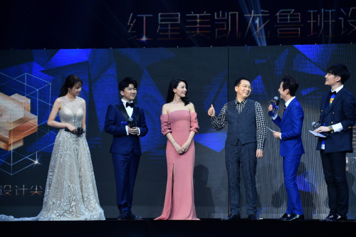 红星美凯龙董事长车建新与红星美凯龙代言人高圆圆