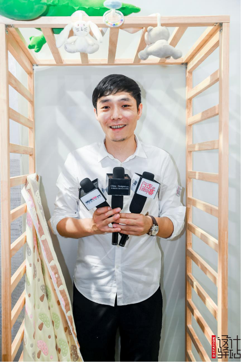 中国青年设计师喜文刚接受行走吧·媒体团采访