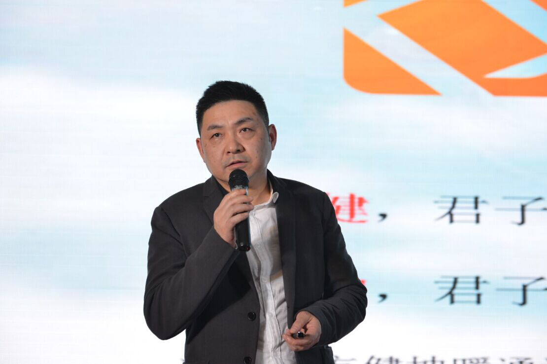 湖南南方健坤暖通设备有限公司 总经理邬宏波做主题演讲