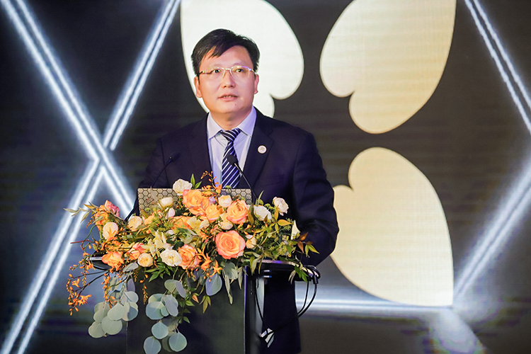 绿城服务集团董事会副主席杨掌法