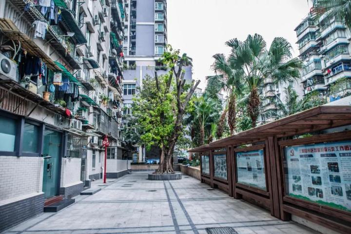 位于海珠区基立新村社区的兰蕙园小区,建于上世纪90年代左右.