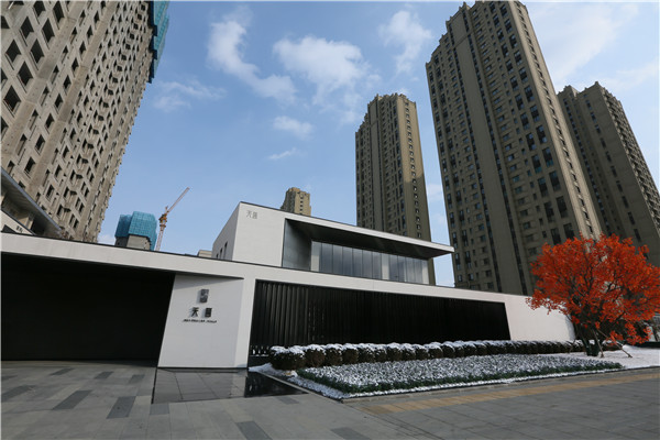 万达集团总裁丁本锡退休 齐界接任