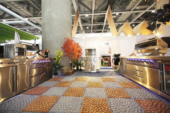 胜堡烤炉与丰源地板打造的首个Outdoor Kitchen