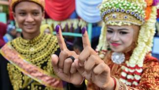 佐科威吁支持者 等待印尼选委会正式开票结果 