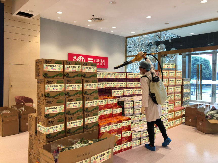 云泰商业启动“鲜花战疫”，消毒物资等待装车
