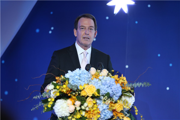嘉佩乐集团首席执行官Mr. Nicholas Matthew Clayton