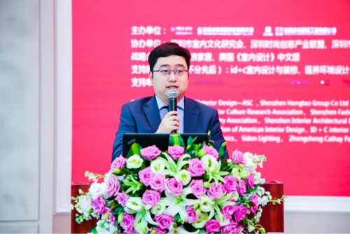 深圳市设计之都推广办公室、中共深圳市委对外宣传办公室副调研员唐思致辞
