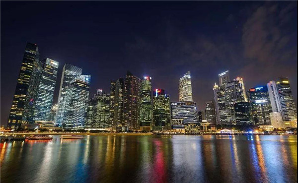 新加坡是与纽约、伦敦、香港齐名的国际金融中心