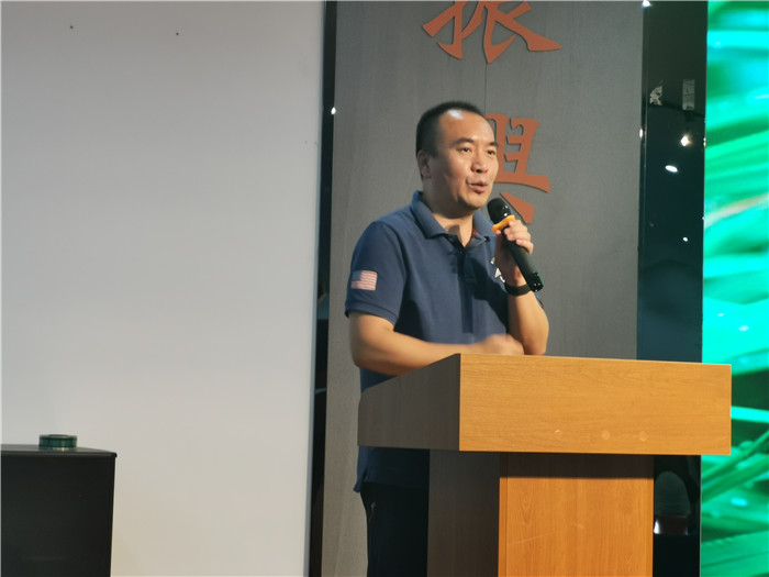 佛山市家具协会秘书长褚福战先生分享四地家具合作采用材料，新技术的应用，促进四地家具产业发展思路